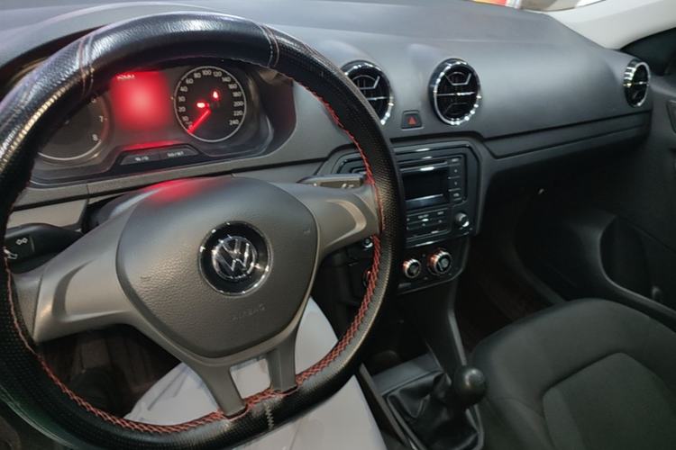 Used Volkswagen Jetta 2019 Dream Edition 1.5L Manual Fashion Version Center Console