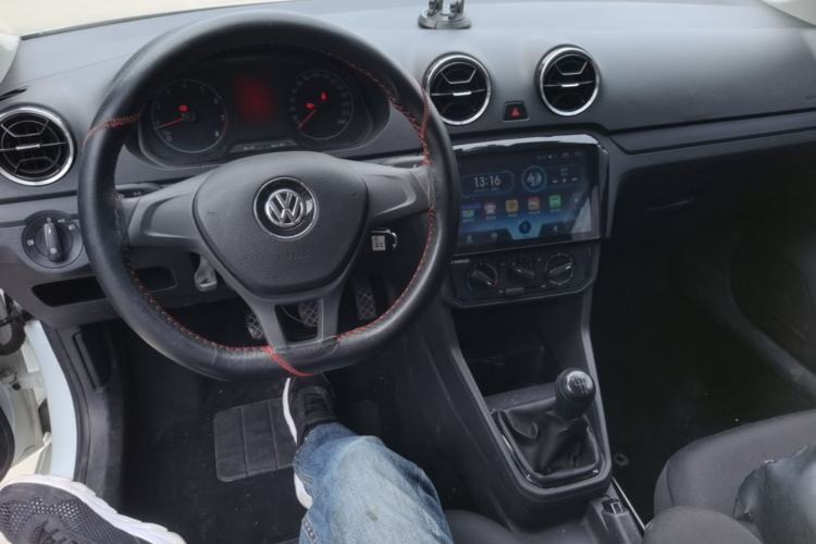 Used Volkswagen Jetta 2019 Dream Edition 1.4L Manual Fashion Version Center Console