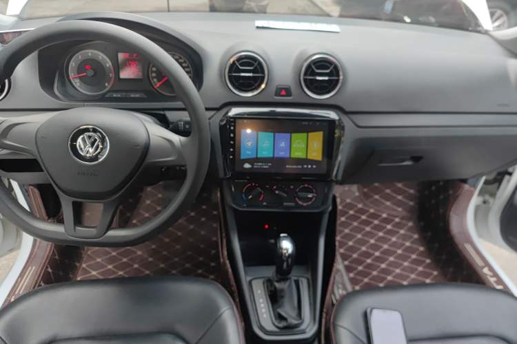 Used Volkswagen Jetta 2019 Dream Edition 1.5L Automatic Fashionable Version Center Console