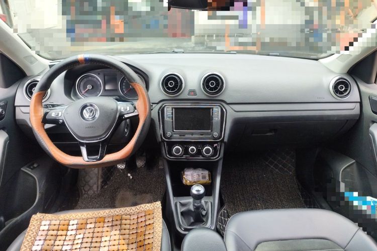 Used Volkswagen Jetta 2019 Dream Edition 1.5L Manual Fashion Version Center Console