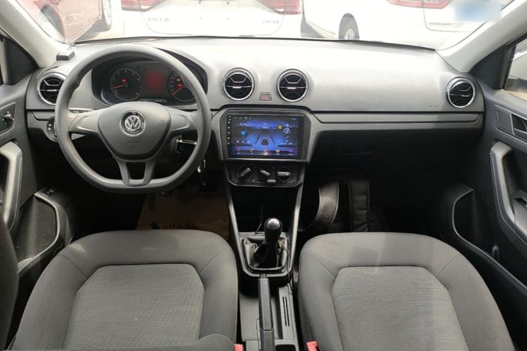 Used Volkswagen Jetta 2019 Dream Edition 1.4L Manual Fashion Version Center Console