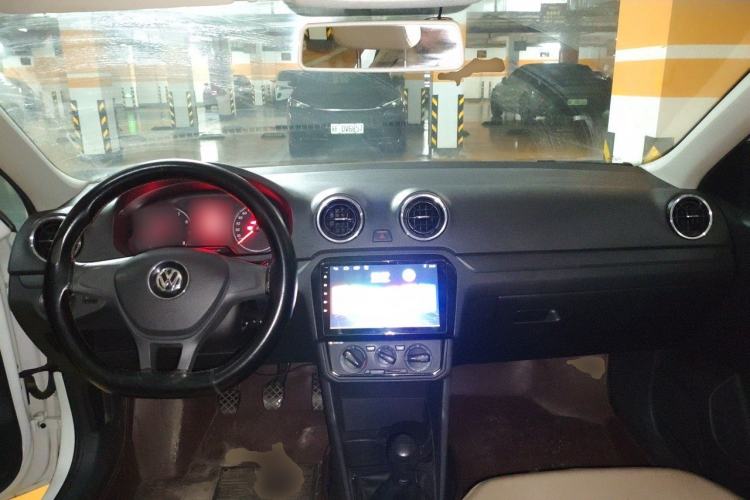 Used Volkswagen Jetta 2019 Dream Edition 1.5L Manual Fashion Version Center Console
