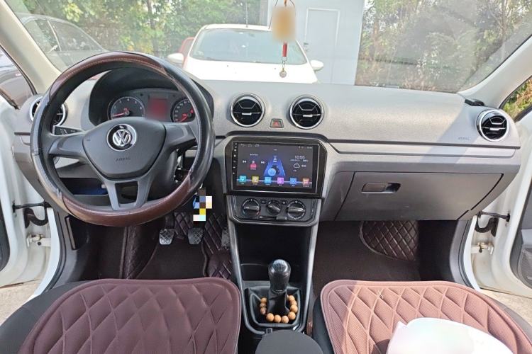 Used Volkswagen Jetta 2019 Dream Edition 1.5L Manual Fashion Version Center Console