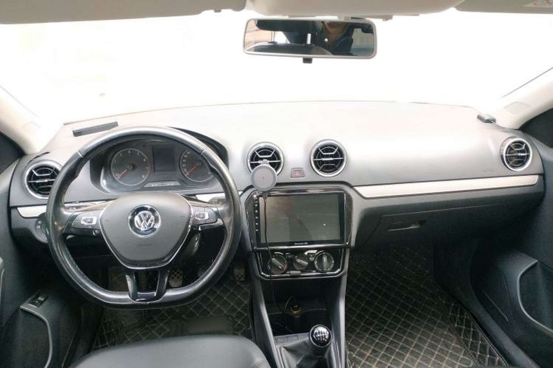 Used Volkswagen Jetta 2019 Dream Edition 1.4L Manual Comfort Version Center Console
