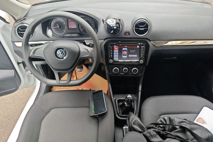 Used Volkswagen Jetta 2019 Dream Edition 1.4L Manual Fashion Version Center Console