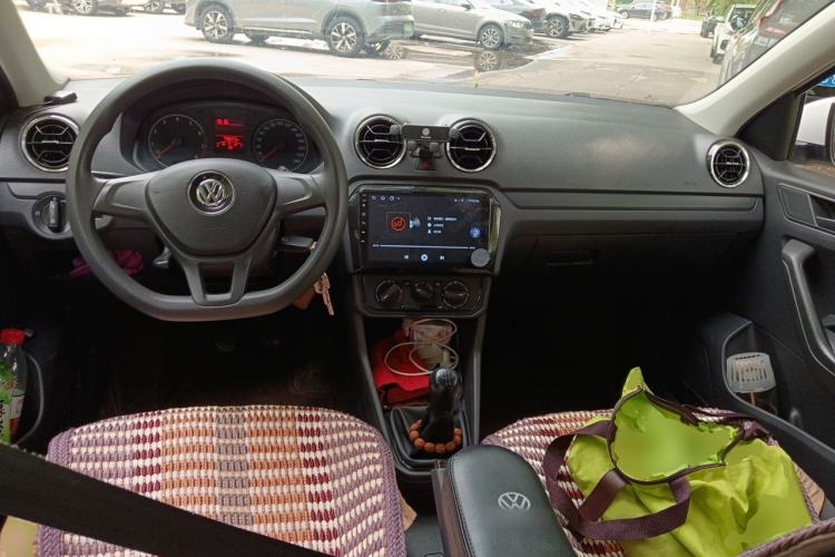 Used Volkswagen Jetta 2019 Dream Edition 1.4L Manual Fashion Version Center Console
