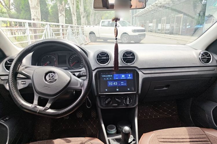 Used Volkswagen Jetta 2019 Dream Edition 1.4L Manual Fashion Version Center Console
