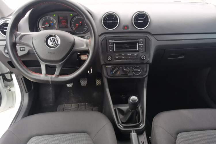 Used Volkswagen Jetta 2019 Dream Edition 1.5L Manual Fashion Version Center Console