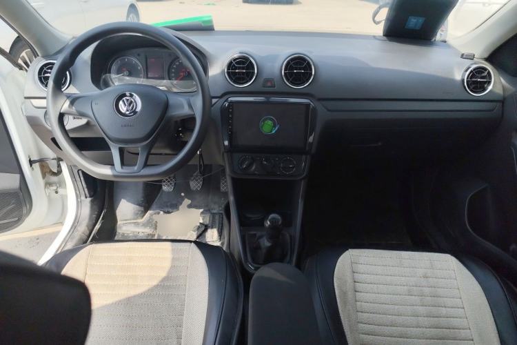 Used Volkswagen Jetta 2019 Dream Edition 1.4L Manual Fashion Version Center Console