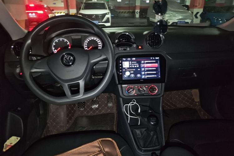 Used Volkswagen Jetta 2019 Dream Edition 1.5L Manual Fashion Version Center Console