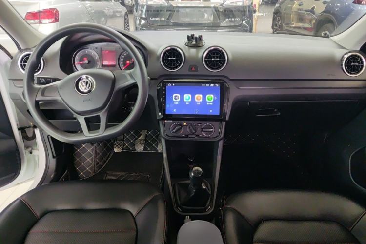 Used Volkswagen Jetta 2019 Dream Edition 1.5L Manual Fashion Version Center Console