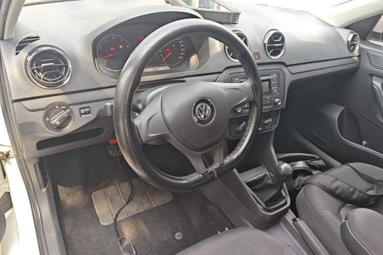 Used Volkswagen Jetta 2019 Dream Edition 1.4L Manual Fashion Version Center Console