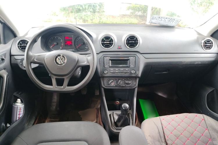 Used Volkswagen Jetta 2019 Dream Edition 1.5L Manual Fashion Version Center Console