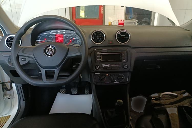 Used Volkswagen Jetta 2019 Dream Edition 1.4L Manual Fashion Version Center Console
