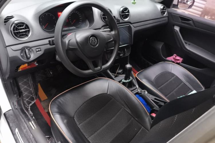 Used Volkswagen Jetta 2019 Dream Edition 1.5L Manual Fashion Version Center Console