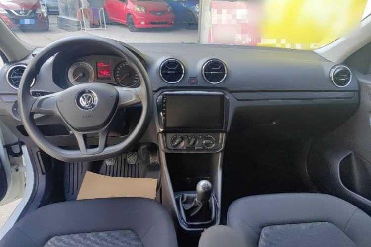 Used Volkswagen Jetta 2019 Dream Edition 1.4L Manual Fashion Version Center Console
