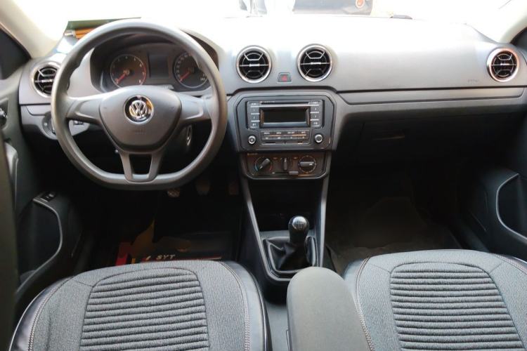 Used Volkswagen Jetta 2019 Dream Edition 1.4L Manual Fashion Version Center Console
