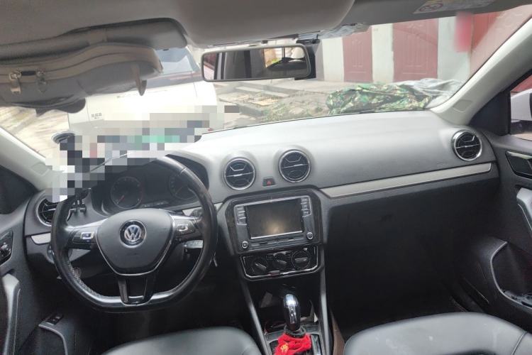Used Volkswagen Jetta 2019 Dream Edition 1.5L Automatic Comfort Version Center Console