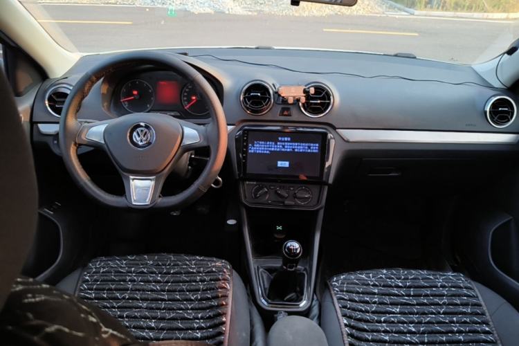 Used Volkswagen Jetta 2019 Dream Edition 1.5L Manual Fashion Version Center Console