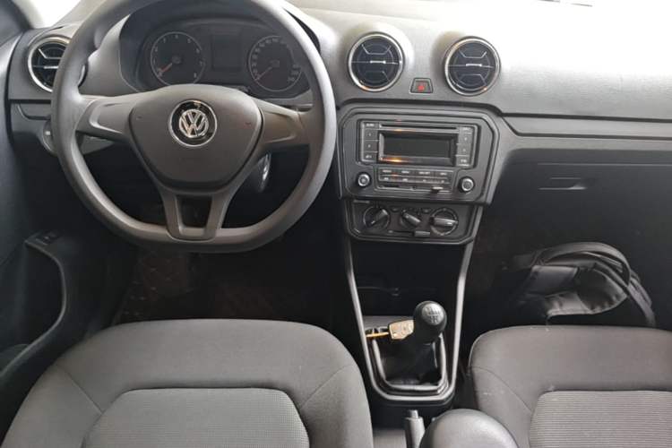 Used Volkswagen Jetta 2019 Dream Edition 1.4L Manual Fashion Version Center Console
