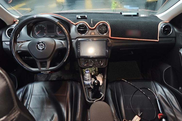 Used Volkswagen Jetta 2019 Dream Edition 1.4L Manual Fashion Version Center Console