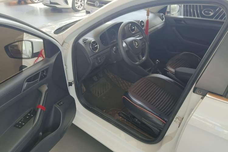 Used Volkswagen Jetta 2019 Dream Edition 1.4L Manual Fashion Version Driver Seat