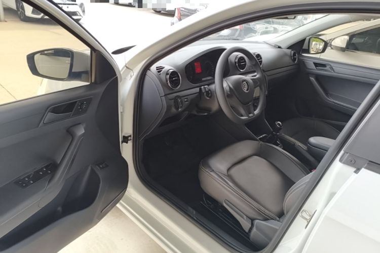 Used Volkswagen Jetta 2019 Dream Edition 1.4L Manual Fashion Version Driver Seat