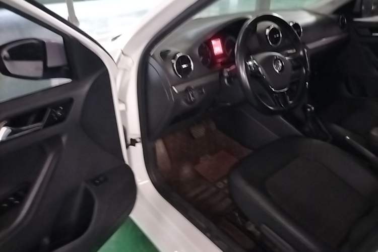 Used Volkswagen Jetta 2019 Dream Edition 1.5L Automatic Comfort Version Driver Seat