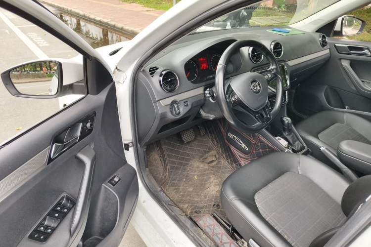 Used Volkswagen Jetta 2019 Dream Edition 1.5L Automatic Comfort Version Driver Seat