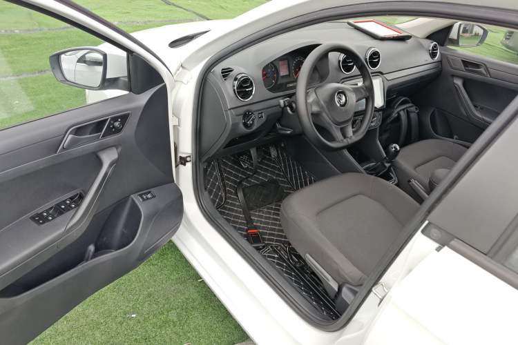 Used Volkswagen Jetta 2019 Dream Edition 1.4L Manual Fashion Version Driver Seat