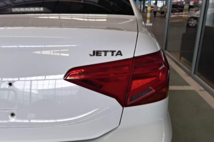 Used Volkswagen Jetta 2019 Dream Edition 1.4L Manual Fashion Version Exterior 3