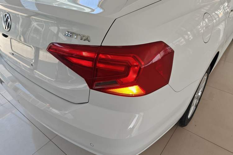 Used Volkswagen Jetta 2019 Dream Edition 1.4L Manual Fashion Version Exterior 3