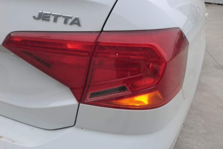 Used Volkswagen Jetta 2019 Dream Edition 1.4L Manual Fashion Version Exterior 3