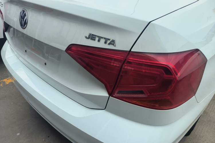 Used Volkswagen Jetta 2019 Dream Edition 1.4L Manual Fashion Version Exterior 3