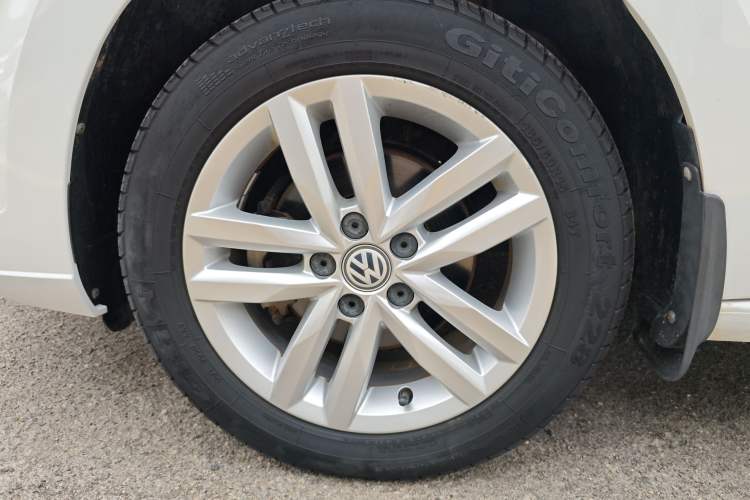 Used Volkswagen Jetta 2019 Dream Edition 1.5L Manual Fashion Version Exterior 4