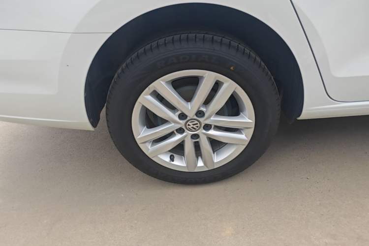 Used Volkswagen Jetta 2019 Dream Edition 1.5L Manual Fashion Version Exterior 5