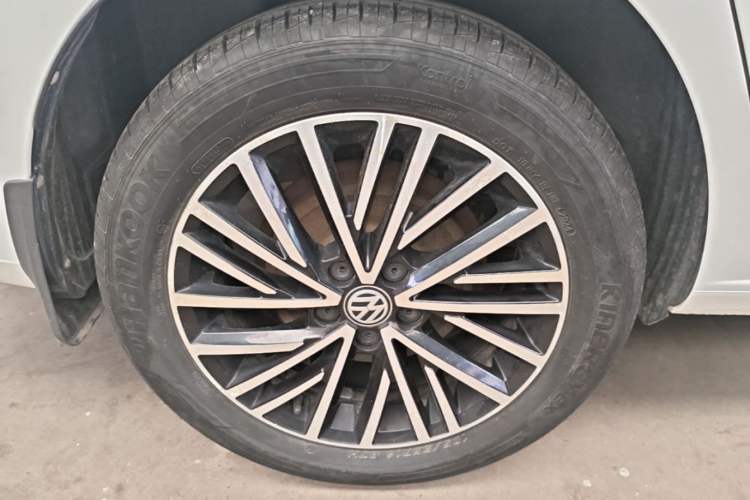 Used Volkswagen Jetta 2019 Dream Edition 1.5L Manual Comfort Version Exterior 5