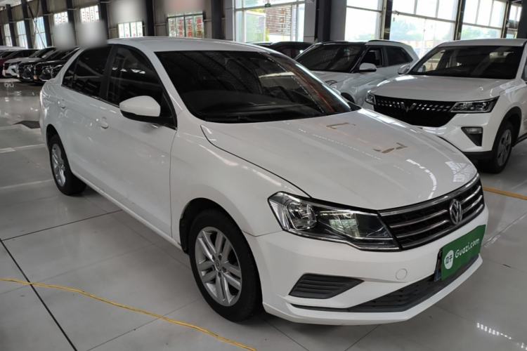 Used Volkswagen Jetta 2019 Dream Edition 1.4L Manual Fashion Version Front Right 45 Deg