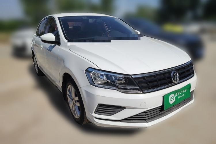Used Volkswagen Jetta 2019 Dream Edition 1.4L Manual Fashion Version Front Right 45 Deg