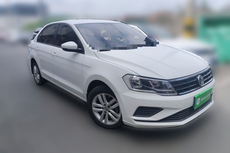 Used Volkswagen Jetta 2019 Dream Edition 1.4L Manual Fashion Version Front Right 45 Deg