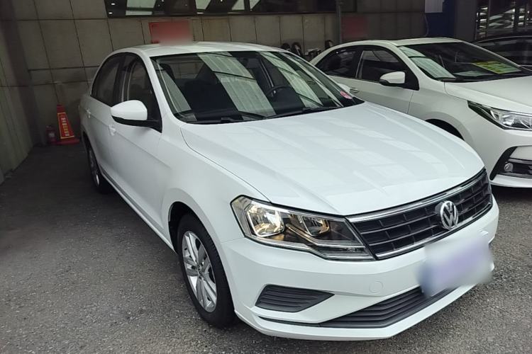 Used Volkswagen Jetta 2019 Dream Edition 1.4L Manual Fashion Version Front Right 45 Deg