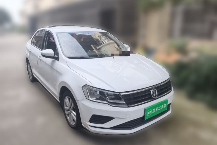 Used Volkswagen Jetta 2019 Dream Edition 1.4L Manual Fashion Version Front Right 45 Deg