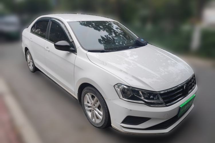Used Volkswagen Jetta 2019 Dream Edition 1.5L Manual Fashion Version Front Right 45 Deg