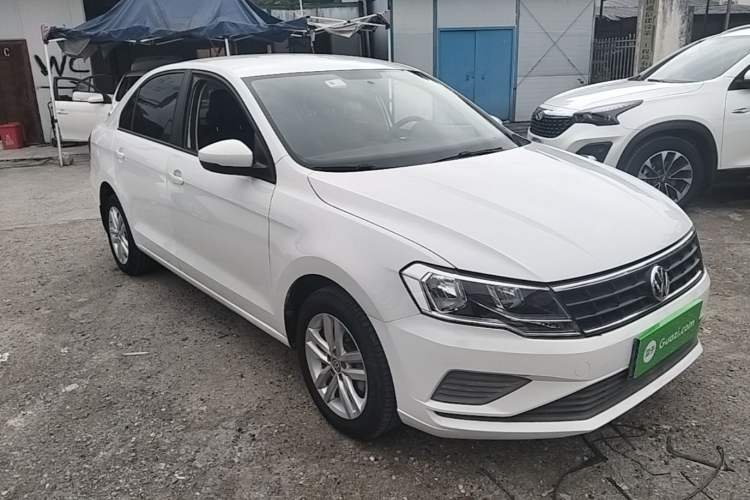 Used Volkswagen Jetta 2019 Dream Edition 1.5L Manual Fashion Version Front Right 45 Deg