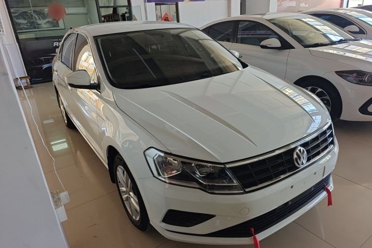 Used Volkswagen Jetta 2019 Dream Edition 1.5L Manual Fashion Version Front Right 45 Deg