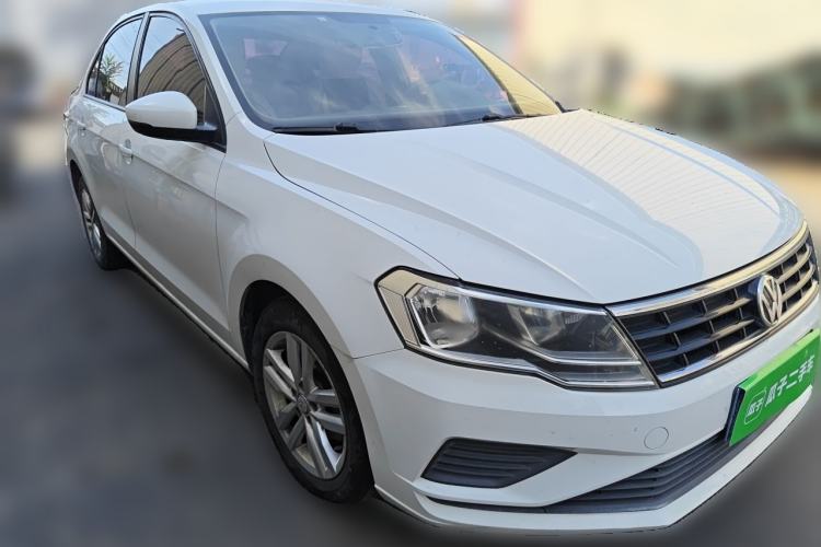 Used Volkswagen Jetta 2019 Dream Edition 1.4L Manual Fashion Version Front Right 45 Deg