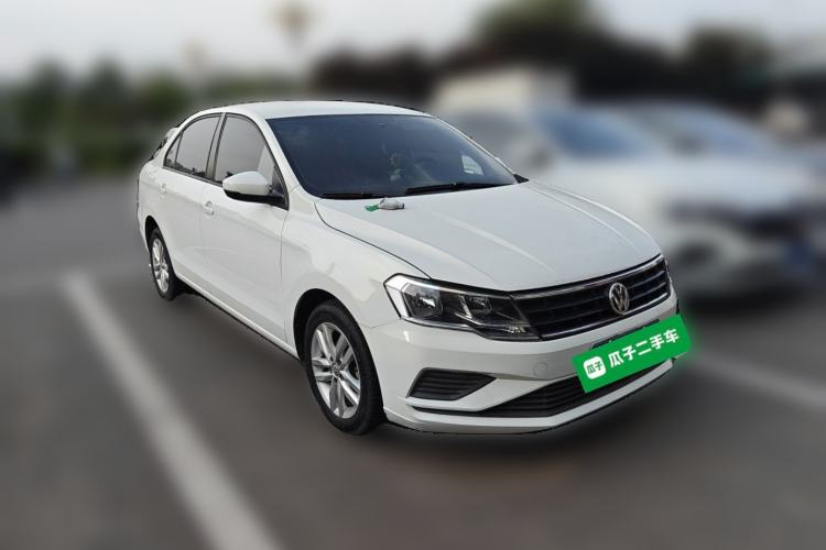 Used Volkswagen Jetta 2019 Dream Edition 1.4L Manual Fashion Version Front Right 45 Deg