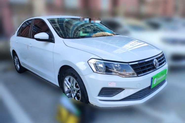 Used Volkswagen Jetta 2019 Dream Edition 1.5L Manual Fashion Version Front Right 45 Deg