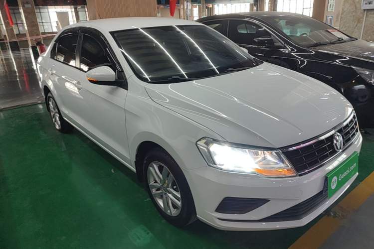 Used Volkswagen Jetta 2019 Dream Edition 1.5L Manual Fashion Version Front Right 45 Deg