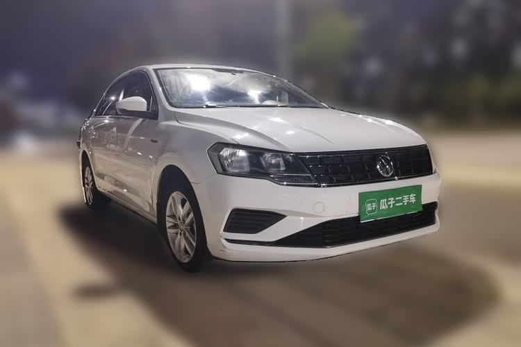 Used Volkswagen Jetta 2019 Dream Edition 1.4L Manual Fashion Version Front Right 45 Deg